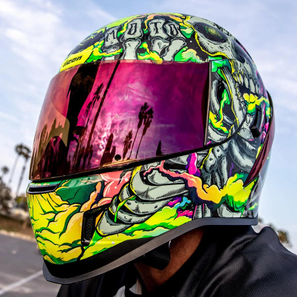 icon_full-face-helmet_airform_hippy-dippy_lifestyle3.jpg