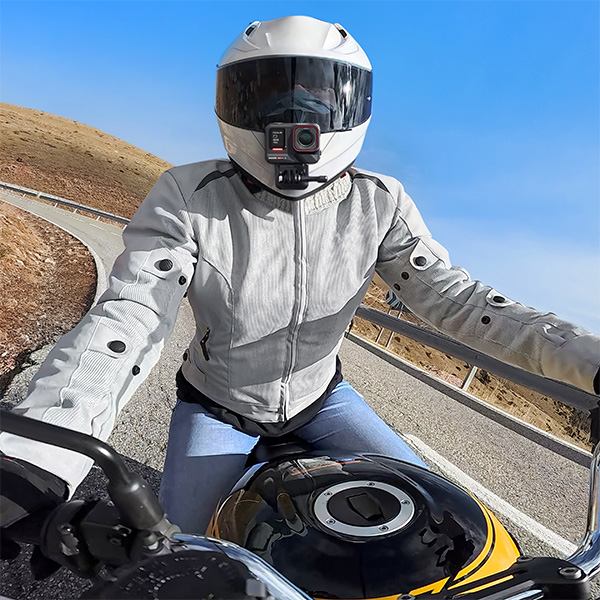 insta360_action-cameras_ace-pro-2-motorcycle-bundle_lifestyle1.jpg