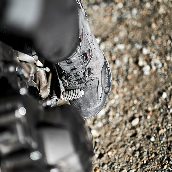 klim_leather-boots_outlander-gore-tex_asphalt-high-risk-red_lifestyle6.jpg