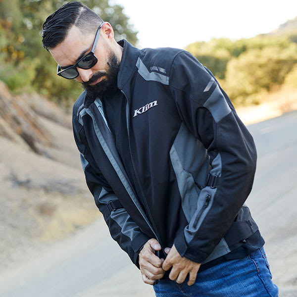 klim_textile-jacket_induction_black_lifestyle6.jpg