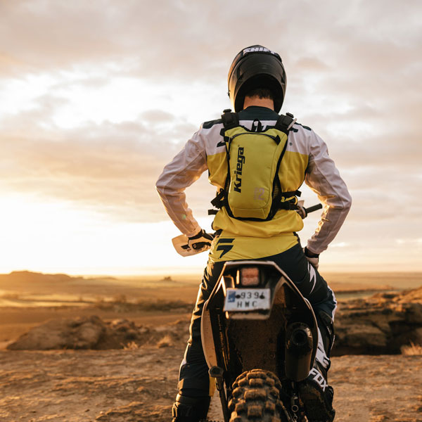kriega_hydro-2_lime_lifestyle4.jpg
