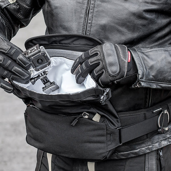 kriega_luggage_r3-waistpack_lifestyle1.jpg