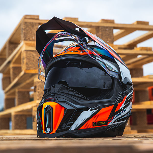 ls2_helmets_explorer-carbon_focus_blue-white-red_lifestyle-26.jpg