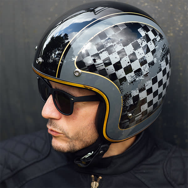 merlin_helmets_blackbird_racer-black_lifestyle1.jpg