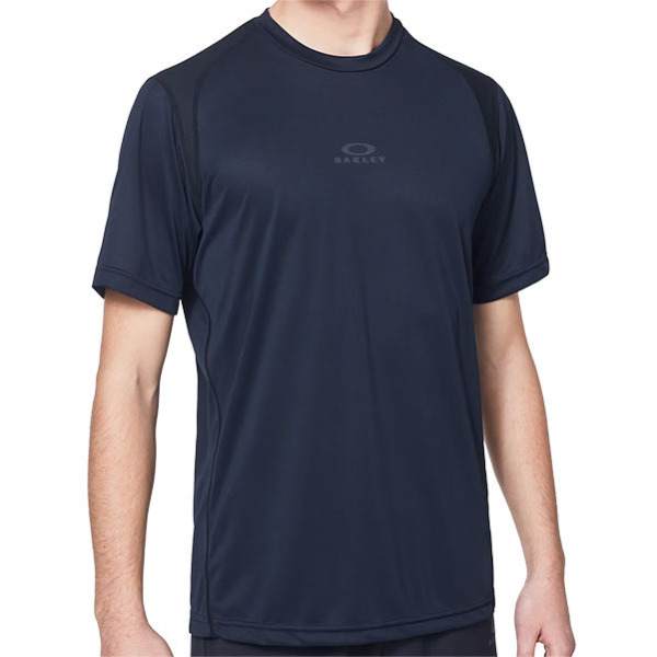oakley_casual-wear_t-shirt_foundational-training-short-sleeve_blackout_detail1.jpg