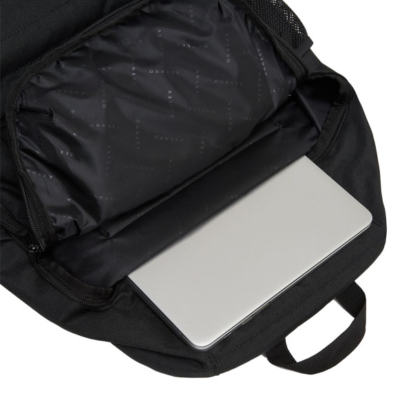 oakley_luggage_enduro_25l_4.0_backpack_blackout_detail3.jpg