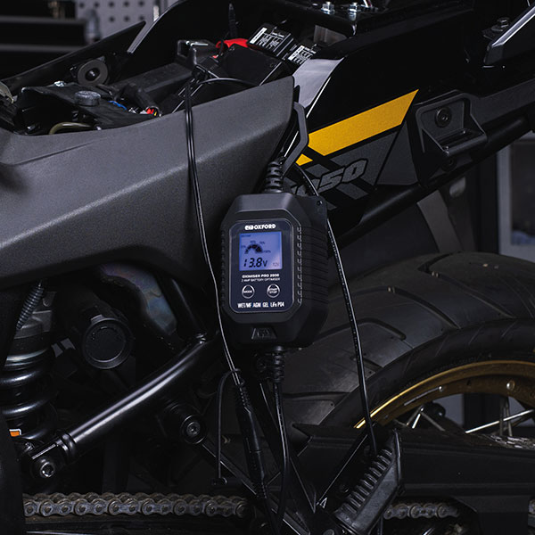 oxford_motorcycle-battery-charger_oximiser-pro-2000_lifestyle1.jpg