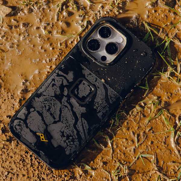 peak-design_mobile-phone-case_gnar_iphone16-pro_lifestyle1.jpg
