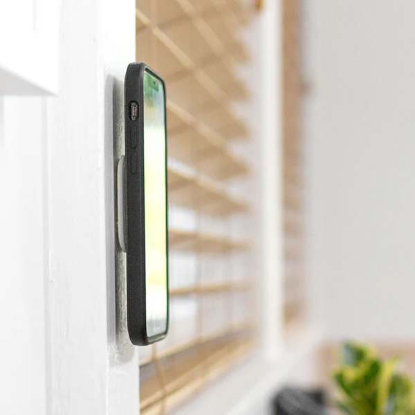 peak-design_wall-mount_lifestyle1.jpg