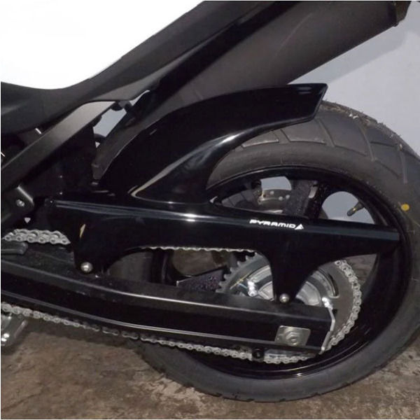 pyramid-hugger-gloss-black-suzuki-v-strom-650-2004current_lifestyle1.jpg