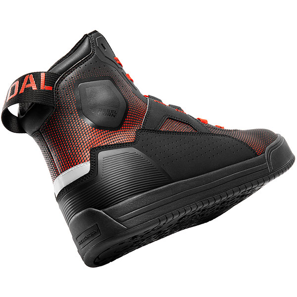 rebelhorn_boots_vandal-ii_black-red_detail3.jpg