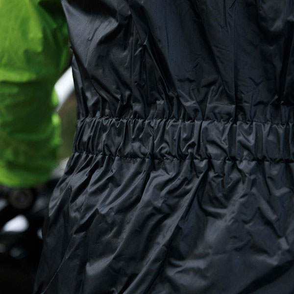rebelhorn_waterproof_2-piece-suit_rain_black-fluo-yellow_lifestyle5.jpg