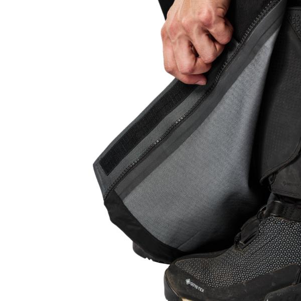 rev'it_trousers_component-3-h2o_black_detail7.jpg