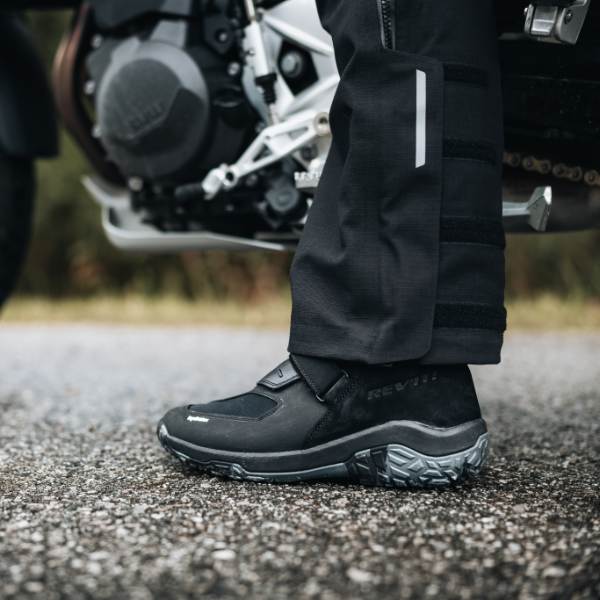 rev-it_boots_dredge-h2o_black_lifestyle4.jpg