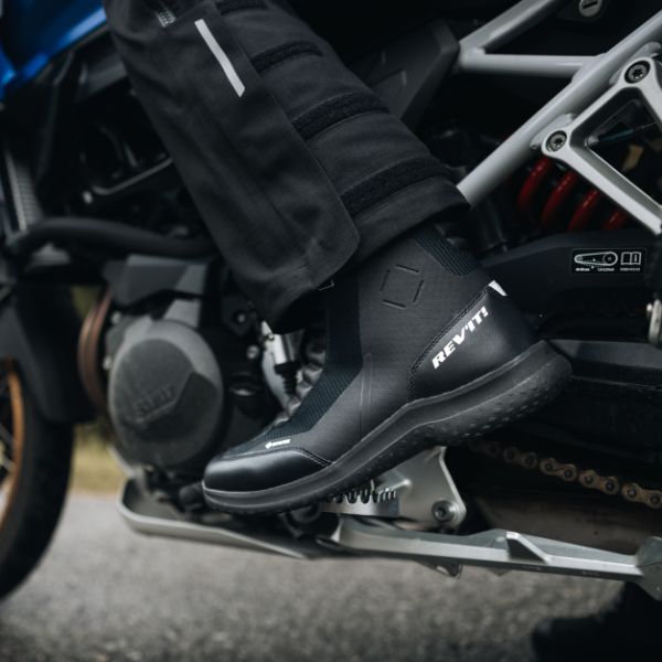 rev-it_boots_grit-gtx_black_lifestyle6.jpg