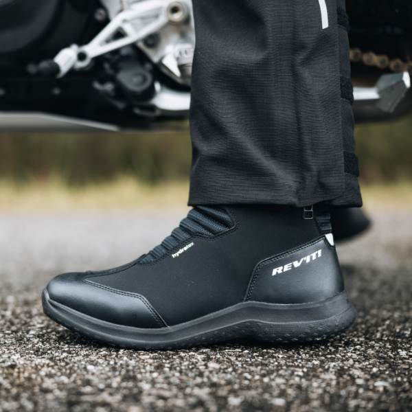 rev-it_boots_risco-h2o_black_lifestyle2.jpg