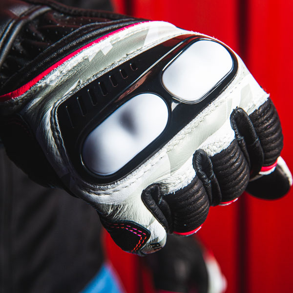 rev-it_gloves_ladies_leather_xena-3_black-white_lifestyle5.jpg