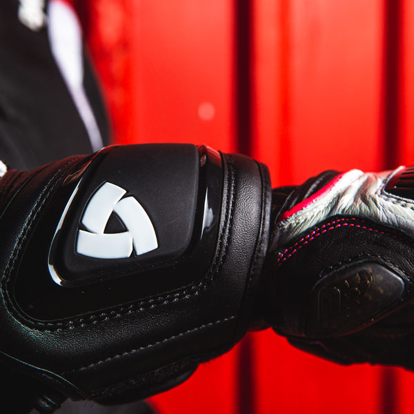 rev-it_gloves_ladies_leather_xena-3_black-white_lifestyle7.jpg