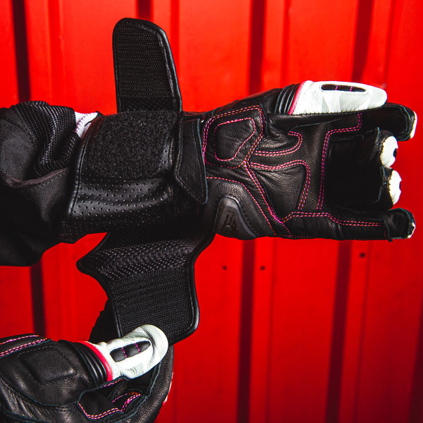 rev-it_gloves_ladies_leather_xena-3_black-white_lifestyle8.jpg