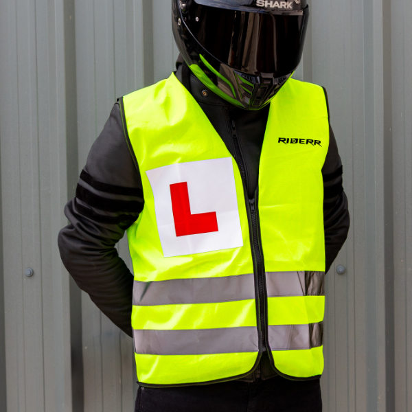riderr_clothing-accessory_hi-vis-l-plate-vest_lifestyle1.jpg