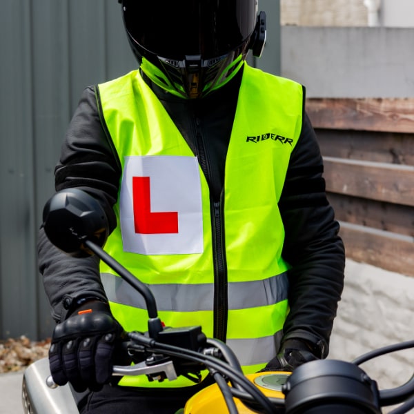 riderr_clothing-accessory_hi-vis-l-plate-vest_lifestyle2.jpg