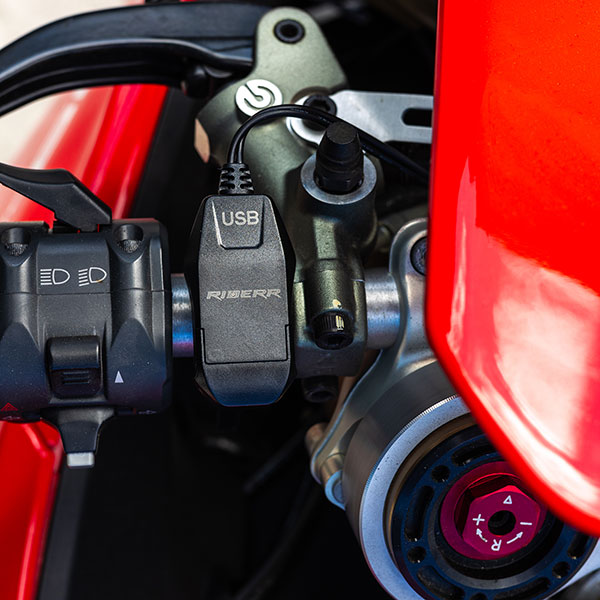 riderr_electrical-accessories_handlebar-charger_usb-a_lifestyle1.jpg