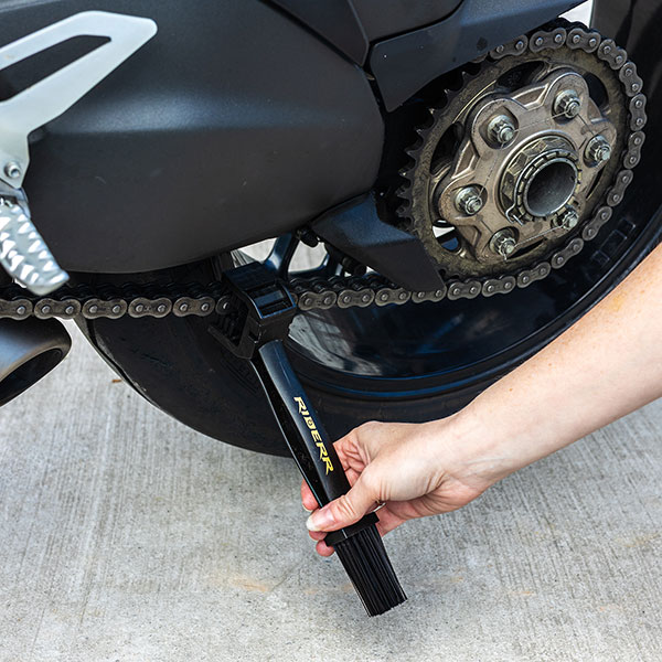 riderr_motorcycle-cleaning_chain-brush_black_detail2.jpg