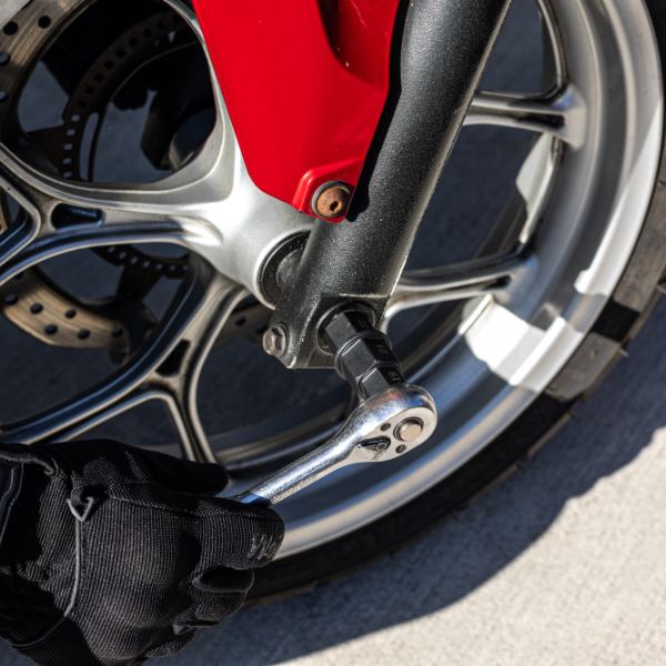 riderr_motorcycle-tools_spindle-tool_lifestyle1.jpg
