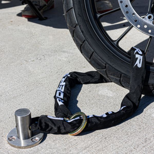 riderr_security-chain_hardened-chain_black_lifestyle1.jpg
