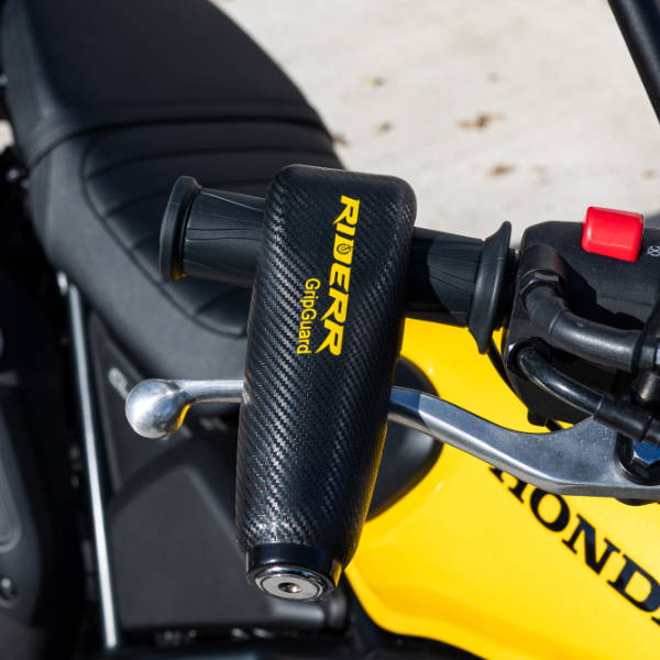 riderr_security-locks_brake-lever_grip-guard_black_lifestyle2.jpg