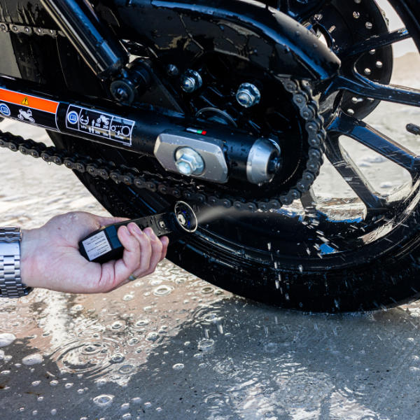riderr_workshop-accessories_airstorm-dryer-fan_lifestyle4.jpg