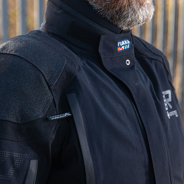 rukka_jacket-textile_kingsley_gtx_black_lifestyle3.jpg
