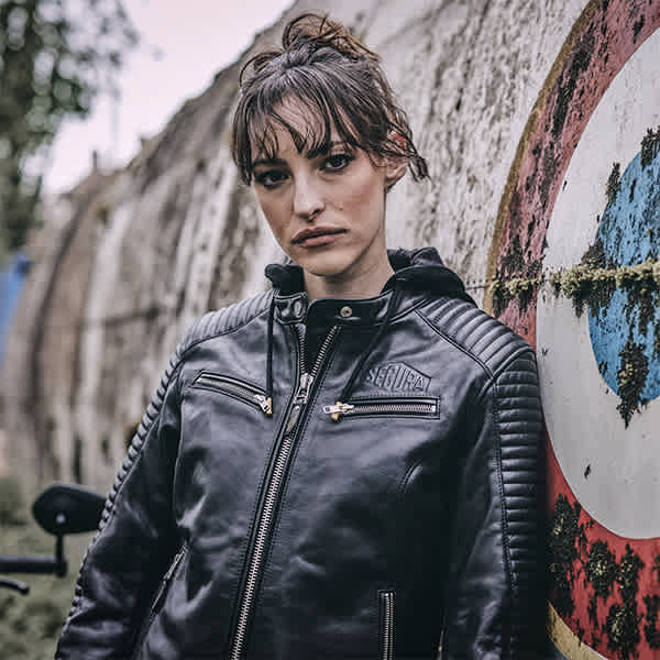 segura_leather-jackets_ladies-dorian-2_black_lifestyle1.jpg