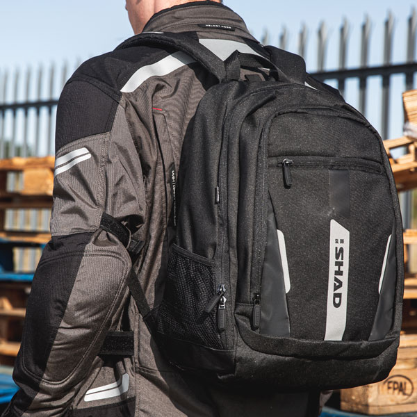 shad_soft-luggage_ruck-sack_sl86_lifestyle7.jpg