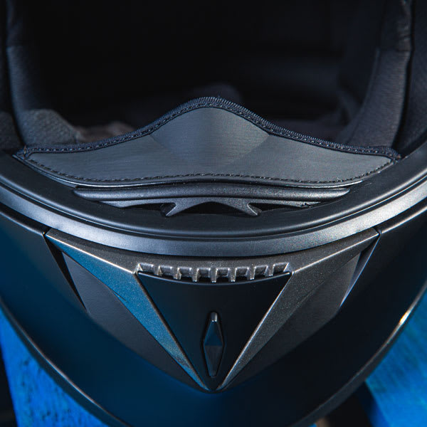shark_helmet_s900-dual-special-edition-matt-black_lifestyle5.jpg