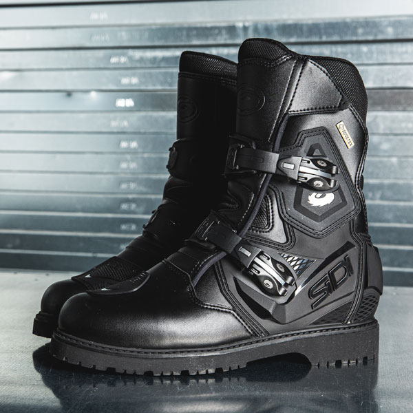 sidi_boots_mid-adventure-2_black_lifestyle2.jpg