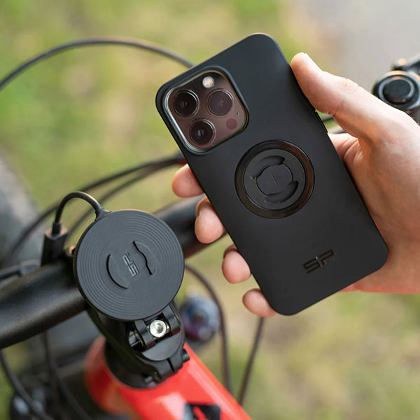 sp-connect_phone-mounts-and-cases_spc+-charging-module_lifestyle4.jpg