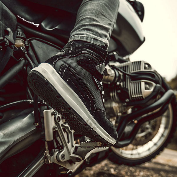 stylmartin_boots_audax-wp_black_lifestyle2.jpg