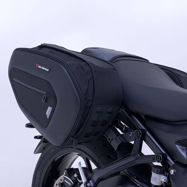sw-motech_blaze-h-saddlebags_triumph-trident-660_detail4.jpg