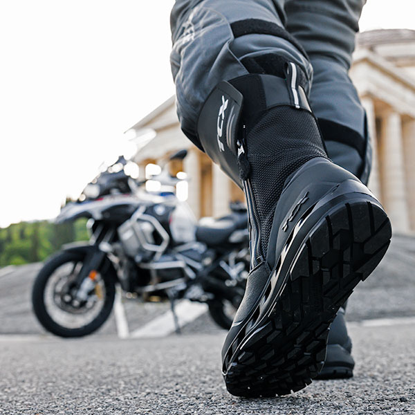 tcx_boots_climma-surround-2_black-grey_lifestyle_detail3.jpg