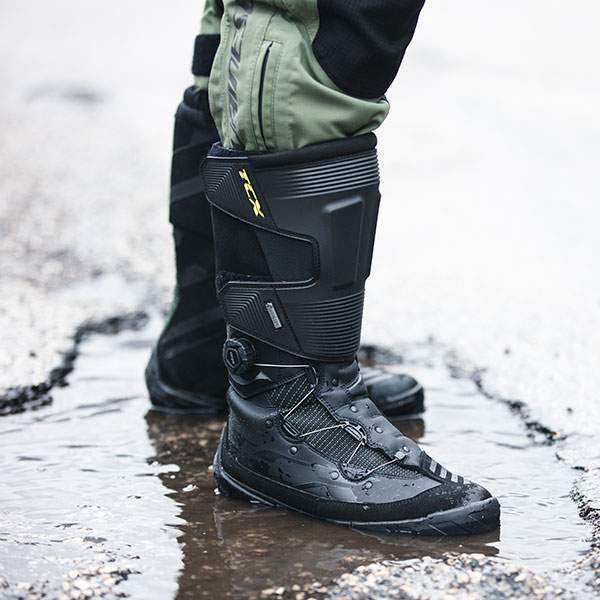tcx_infinity_3_gtx_boots_black_lifestyle_detail2.jpg