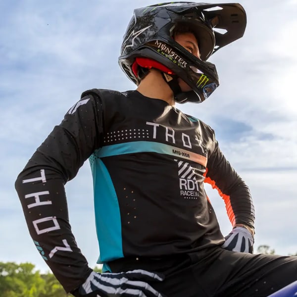 thor_jerseys_sportmode_synth-black_lifestyle1.jpg