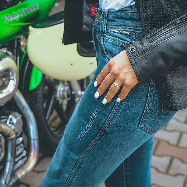 trillobite_ladies_aramid-jeans_downtown-2-0-aa_blue_lifestyle2.jpg