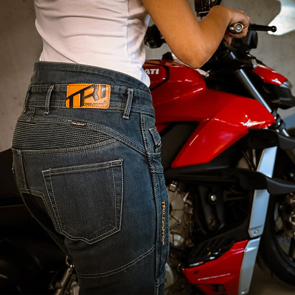 trilobite_ladies_aramid-jeans_parado-regular-fit-double-layer-aaa_blue_lifetyle2.jpg