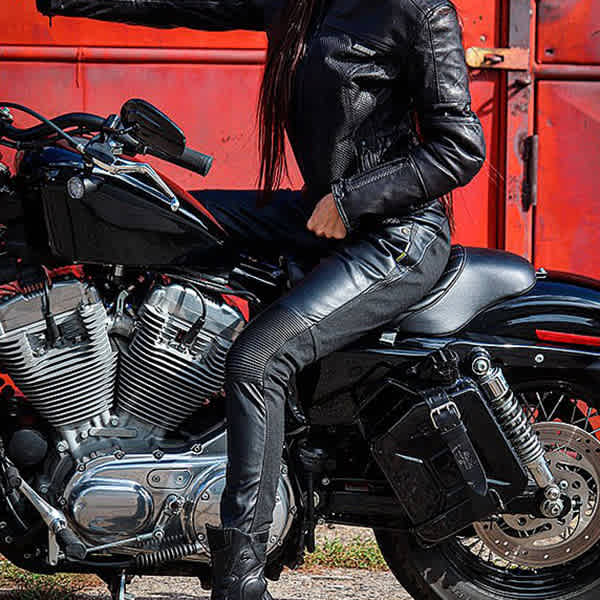 trilobite_leather-leggings_black_lifestyle2.jpg