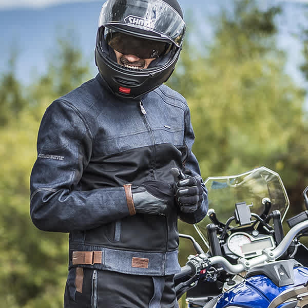 trilobite_textile-jacket_airtech-aramid-denim_black-blue_lifestyle3.jpg