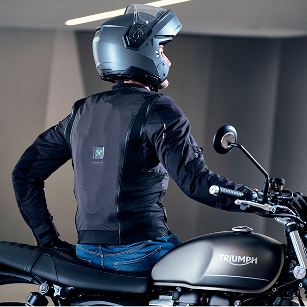 tucano-urbano_air-bag-jacket_airscud_lifestyle2.jpg
