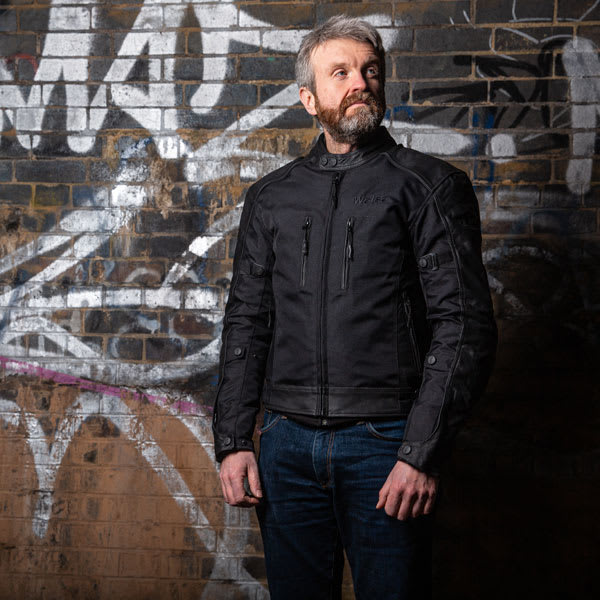 weise_jacket_mixed_mission_black_lifestyle1.jpg